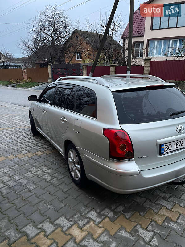 Универсал Toyota Avensis 2005 в Новой Ушице