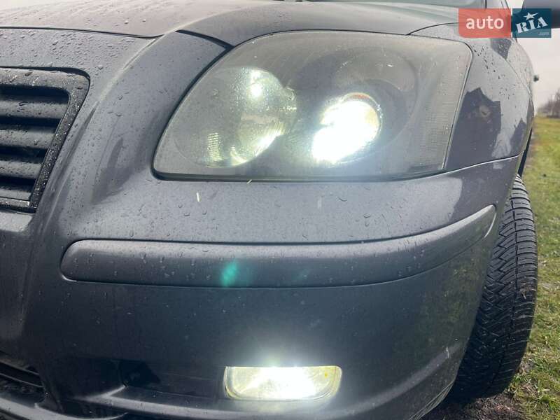 Седан Toyota Avensis 2005 в Днепре