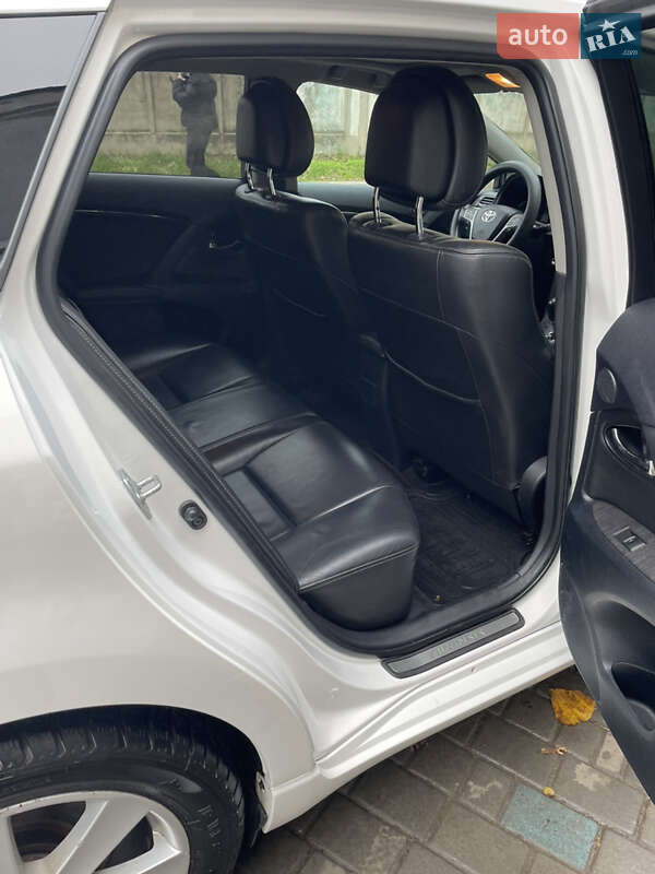 Универсал Toyota Avensis 2010 в Измаиле