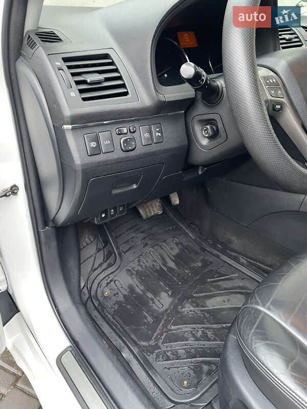 Универсал Toyota Avensis 2010 в Измаиле