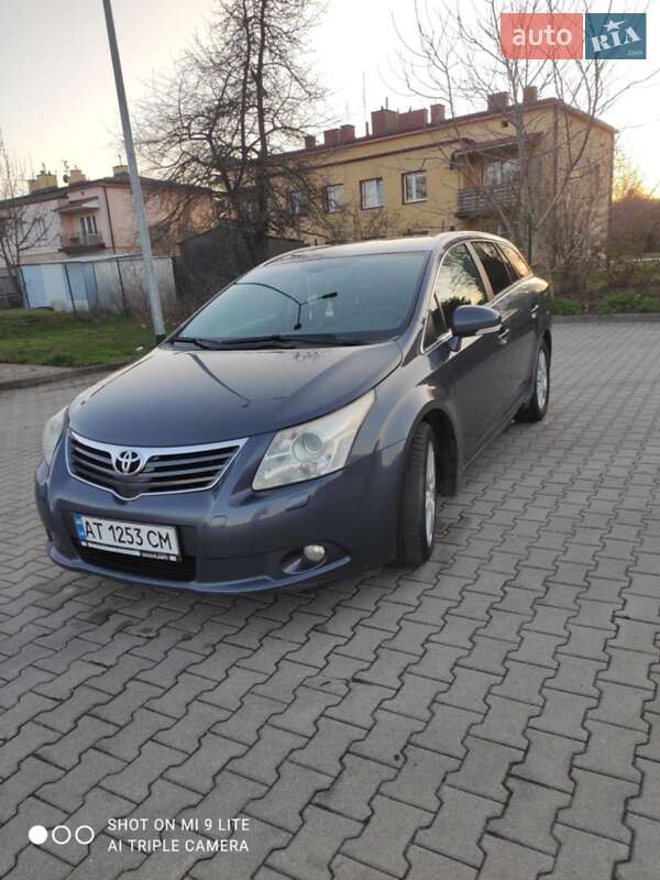 Универсал Toyota Avensis 2010 в Хырове
