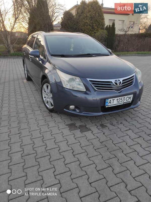 Универсал Toyota Avensis 2010 в Хырове