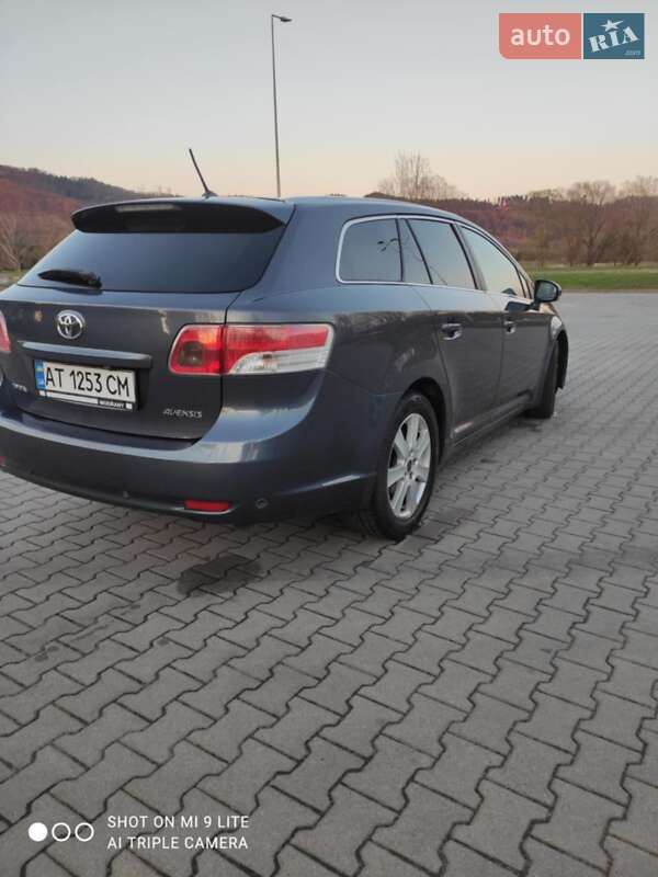 Универсал Toyota Avensis 2010 в Хырове