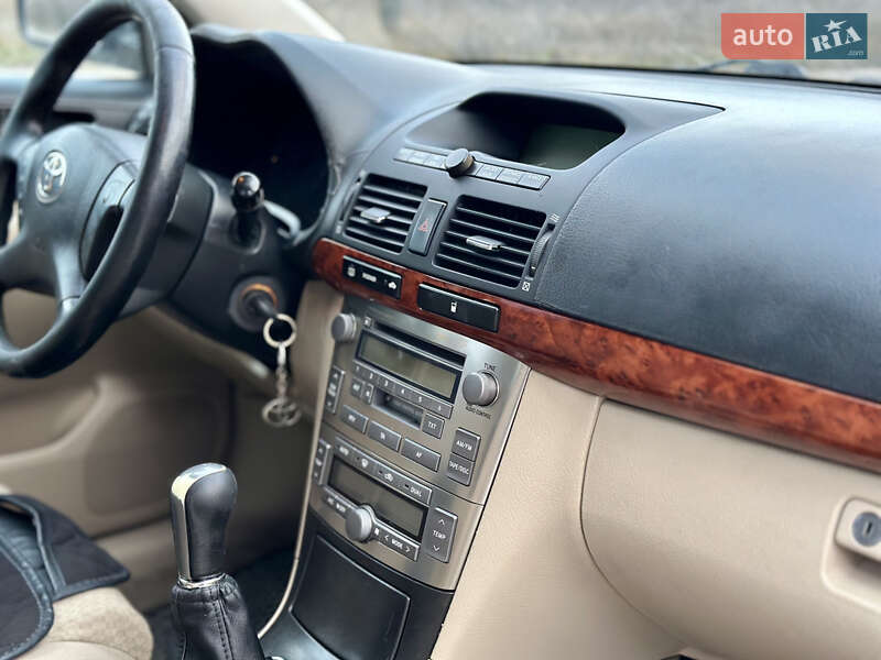 Седан Toyota Avensis 2004 в Сумах