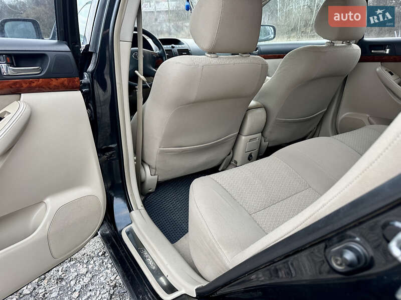 Седан Toyota Avensis 2004 в Сумах