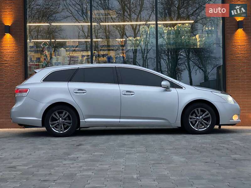 Універсал Toyota Avensis 2011 в Києві