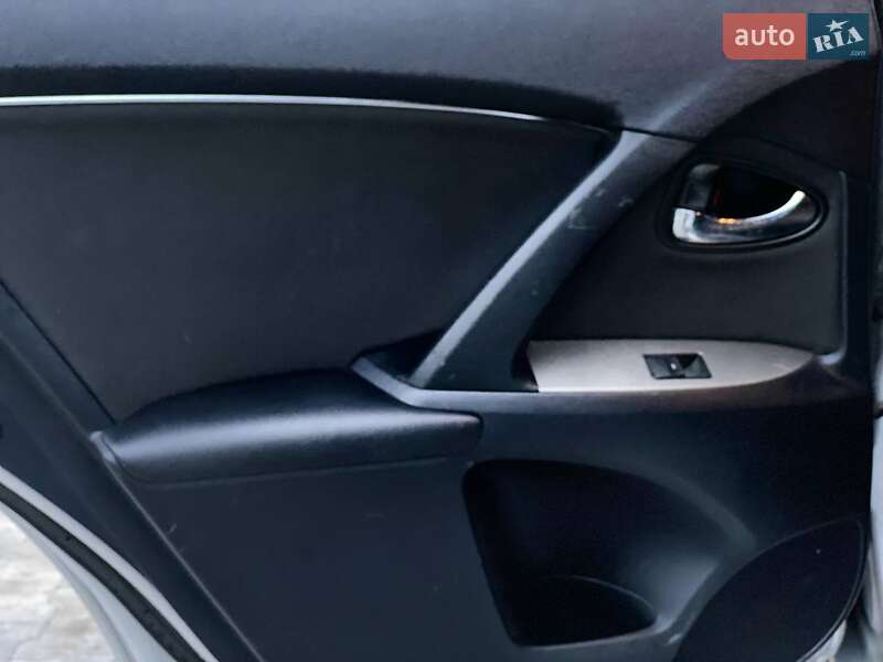 Універсал Toyota Avensis 2011 в Києві