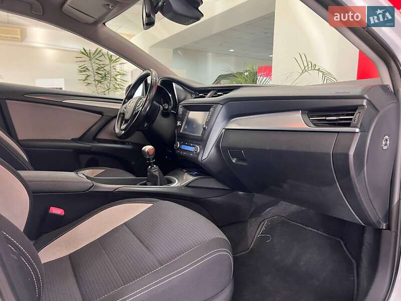 Універсал Toyota Avensis 2016 в Ужгороді фото 9 Універсал Toyota Avensis 2016 в Ужгороді