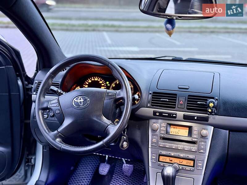 Седан Toyota Avensis 2008 в Львові