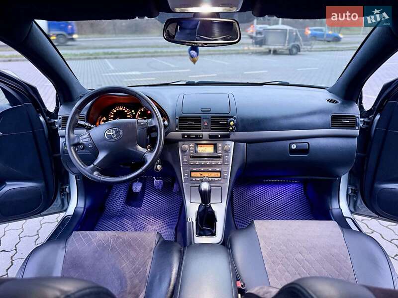 Седан Toyota Avensis 2008 в Львові