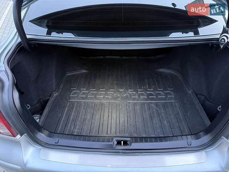 Седан Toyota Avensis 2008 в Львові