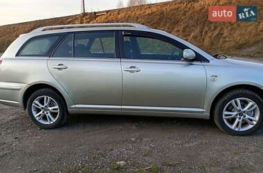 Универсал Toyota Avensis 2004 в Рокитном