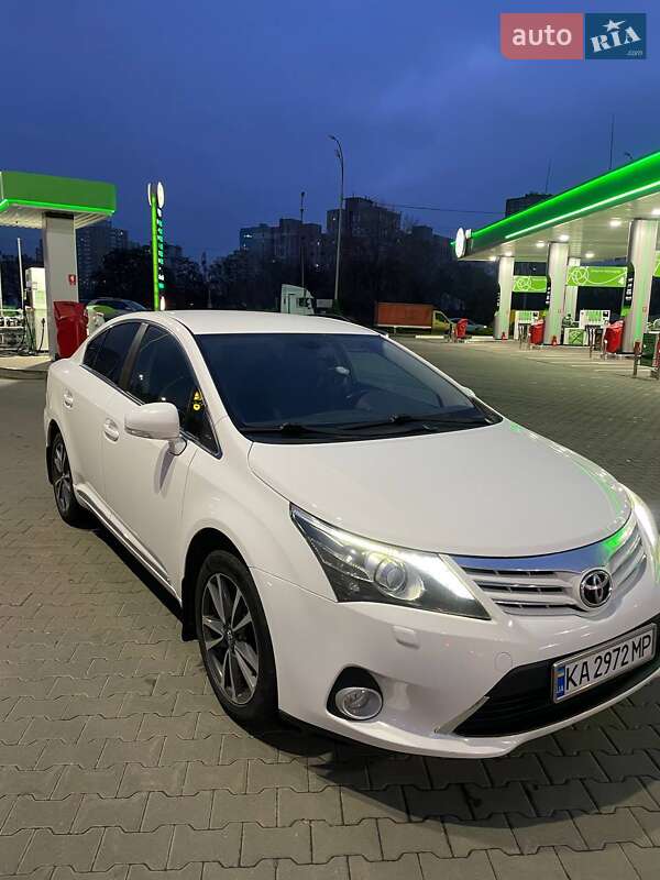 Toyota Avensis 2012
