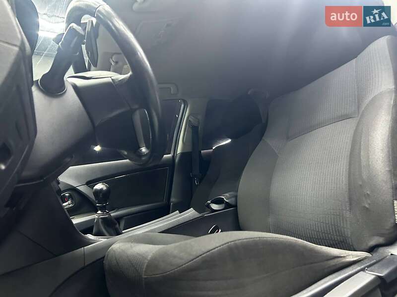 Универсал Toyota Avensis 2008 в Черновцах