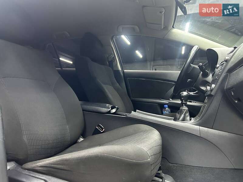 Универсал Toyota Avensis 2008 в Черновцах