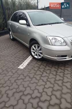 Седан Toyota Avensis 2005 в Киеве