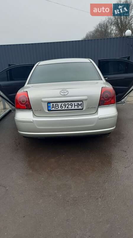 Седан Toyota Avensis 2003 в Виннице