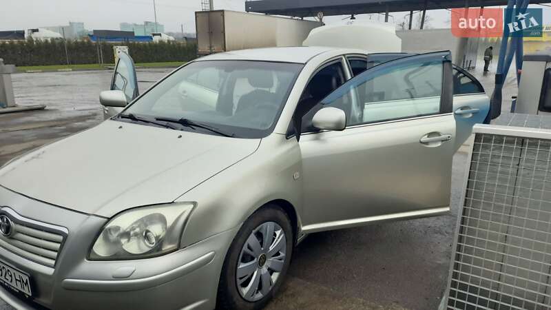 Седан Toyota Avensis 2003 в Виннице