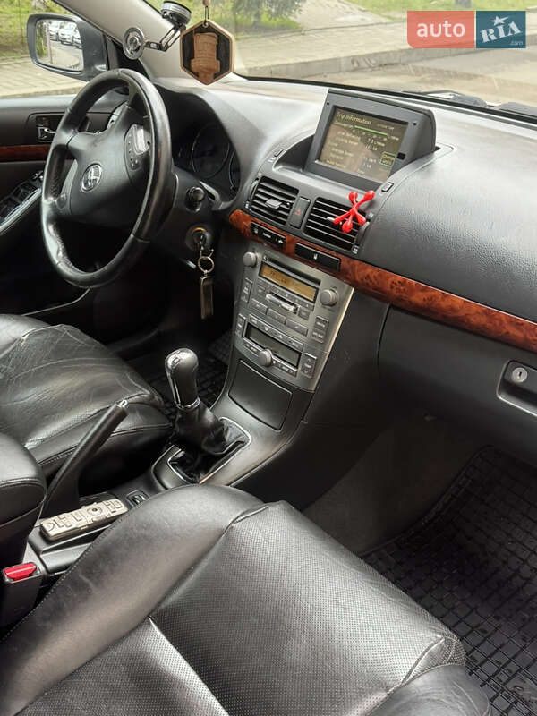 Универсал Toyota Avensis 2005 в Луцке