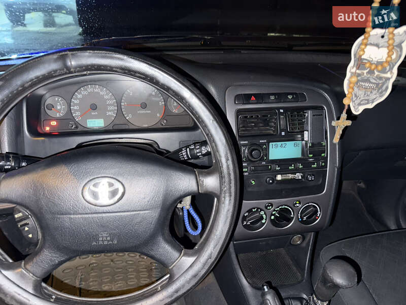 Универсал Toyota Avensis 2002 в Черкассах