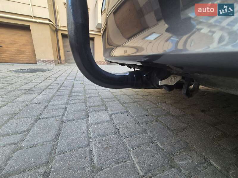 Универсал Toyota Avensis 2016 в Ивано-Франковске