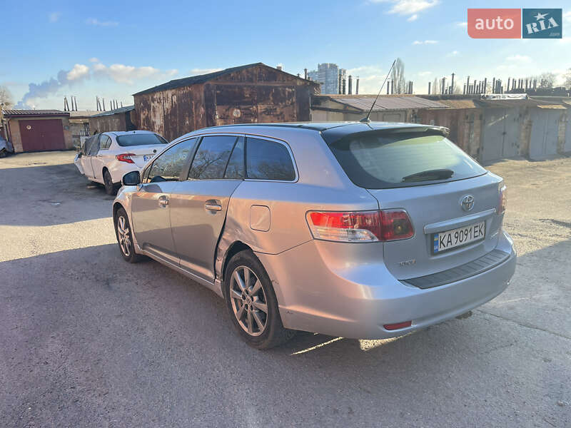 Toyota Avensis 2011