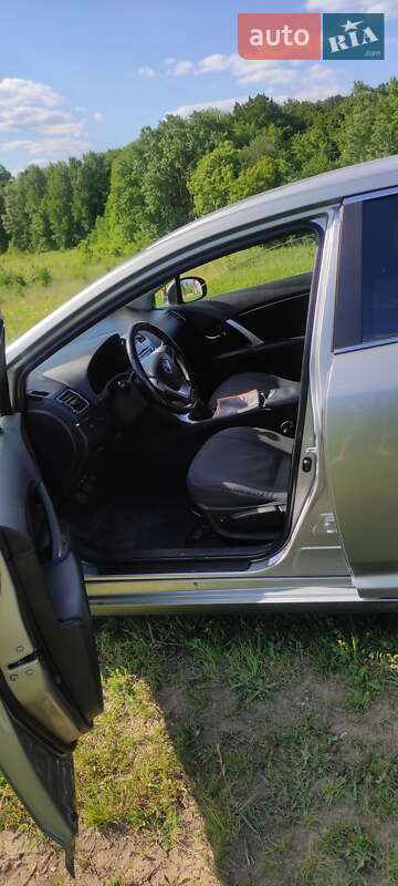 Універсал Toyota Avensis 2012 в Хмельницькому