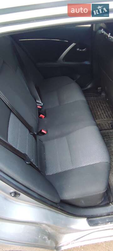 Універсал Toyota Avensis 2012 в Хмельницькому