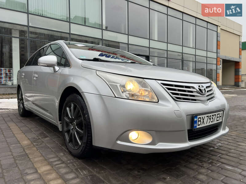 Универсал Toyota Avensis 2011 в Хмельницком
