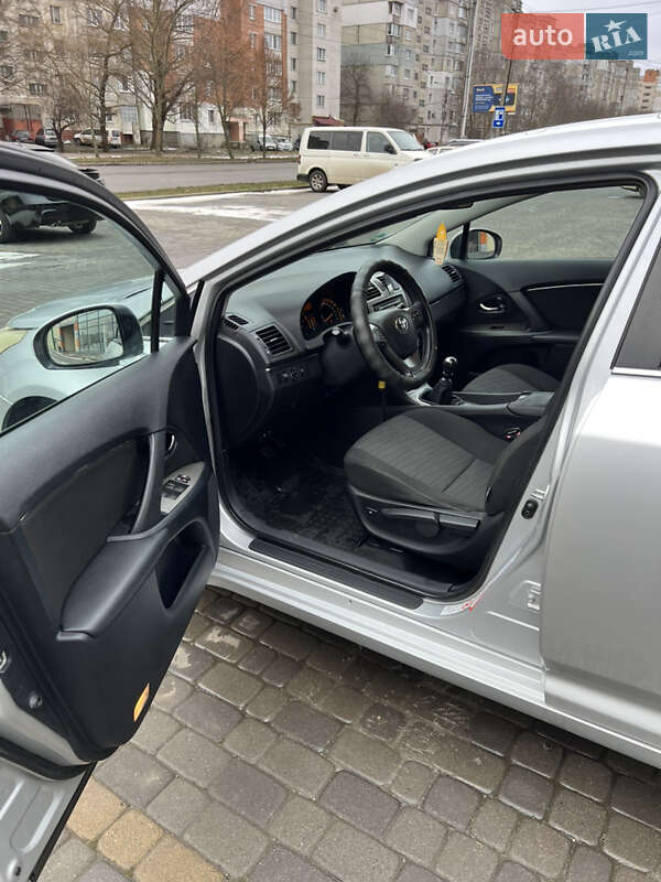 Универсал Toyota Avensis 2011 в Хмельницком