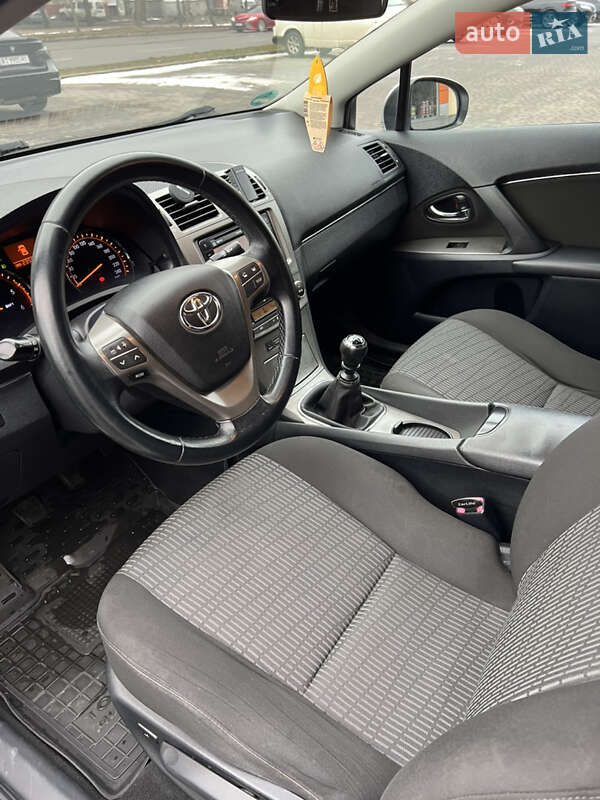 Универсал Toyota Avensis 2011 в Хмельницком