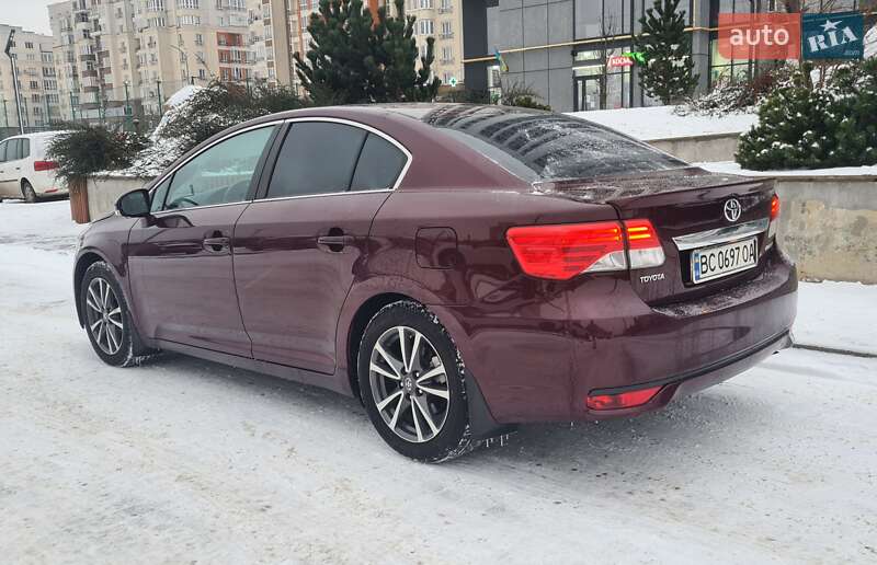Седан Toyota Avensis 2012 в Львове