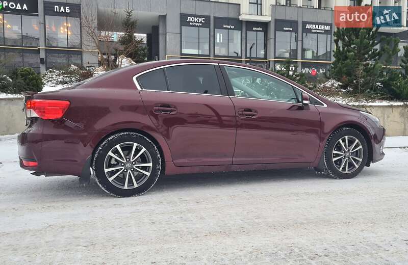 Седан Toyota Avensis 2012 в Львове