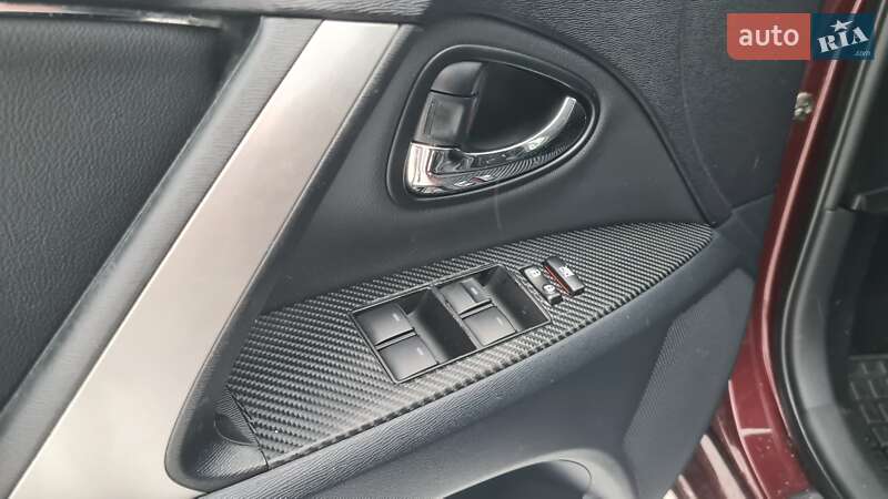 Седан Toyota Avensis 2012 в Львове