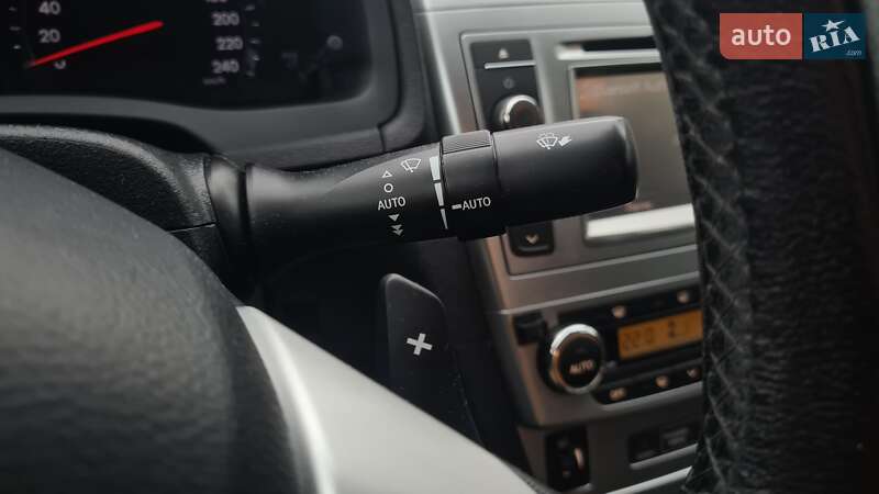 Седан Toyota Avensis 2012 в Львове