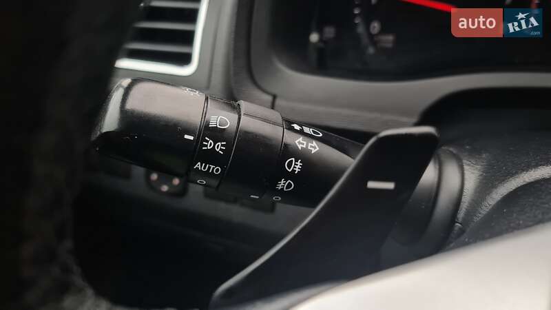 Седан Toyota Avensis 2012 в Львове