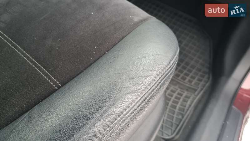 Седан Toyota Avensis 2012 в Львове