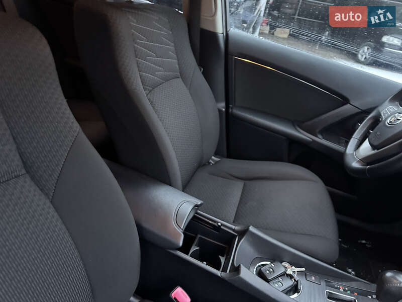 Универсал Toyota Avensis 2010 в Луцке фото 23 Универсал Toyota Avensis 2010 в Луцке