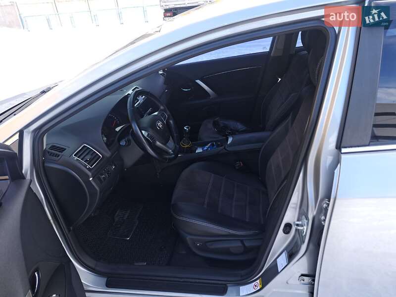 Седан Toyota Avensis 2012 в Харкові