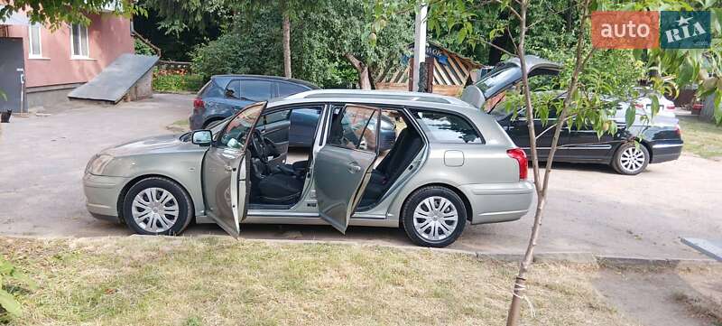 Універсал Toyota Avensis 2003 в Бару