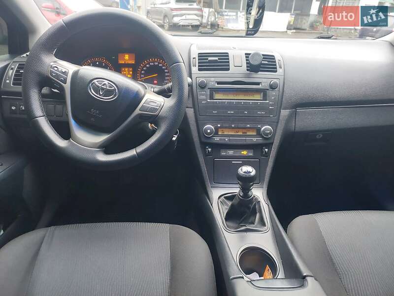 Універсал Toyota Avensis 2010 в Харкові