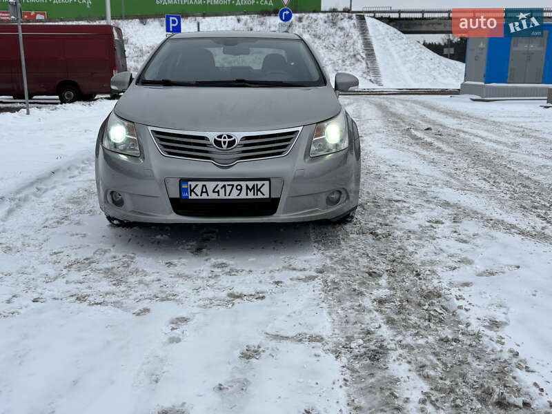 Седан Toyota Avensis 2011 в Киеве