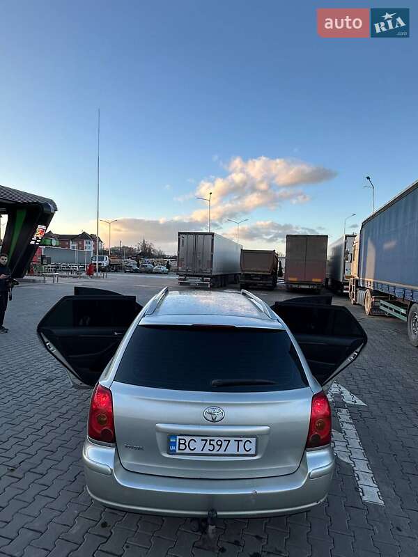 Универсал Toyota Avensis 2003 в Стрые