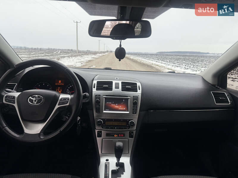 Универсал Toyota Avensis 2014 в Хмельницком