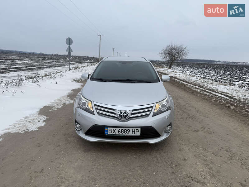 Универсал Toyota Avensis 2014 в Хмельницком