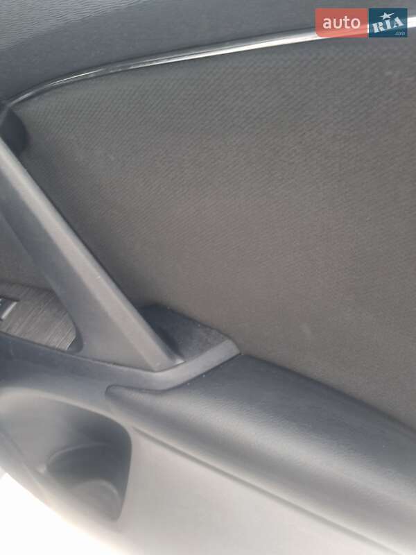 Седан Toyota Avensis 2009 в Тернополе