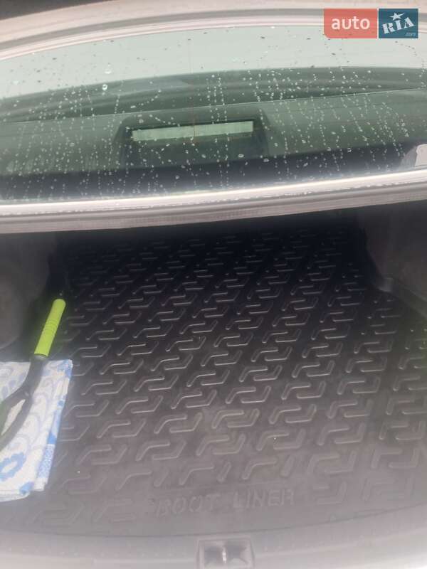 Седан Toyota Avensis 2009 в Тернополе