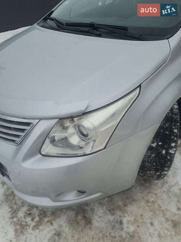 Седан Toyota Avensis 2009 в Тернополе