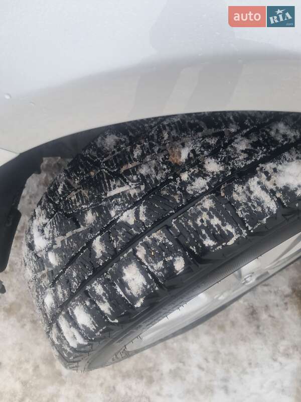 Седан Toyota Avensis 2009 в Тернополе