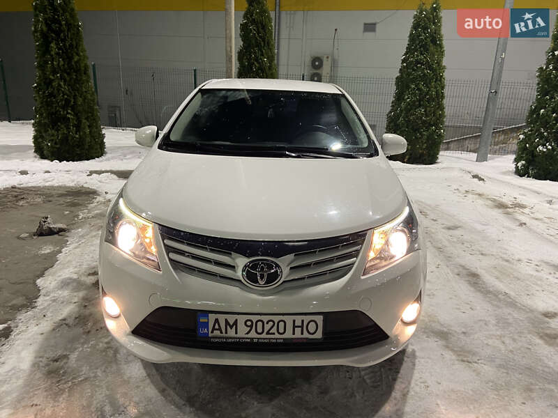 Седан Toyota Avensis 2012 в Житомире
